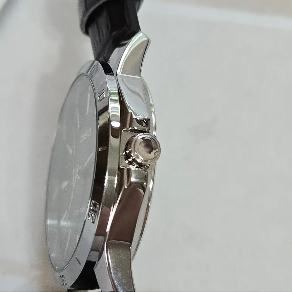 Casio men 42mm